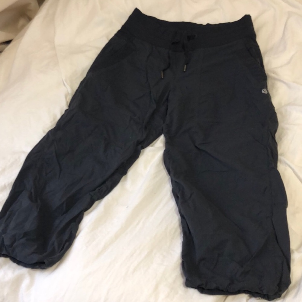 Lululemon crops - Picture 2 of 4